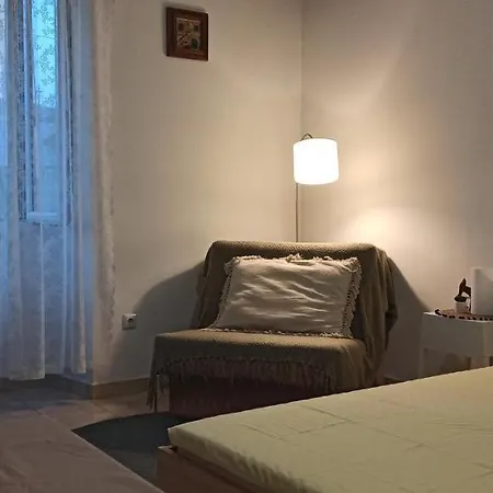 Nika Free Parking Split