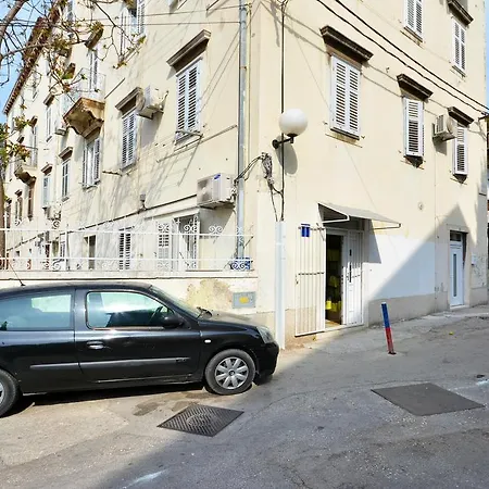 Апартаменти Nika Free Parking Спліт